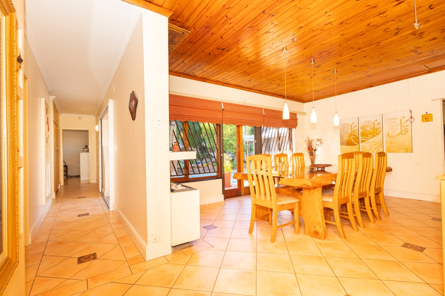 4 Bedroom Property for Sale in Kenridge Heights Western Cape